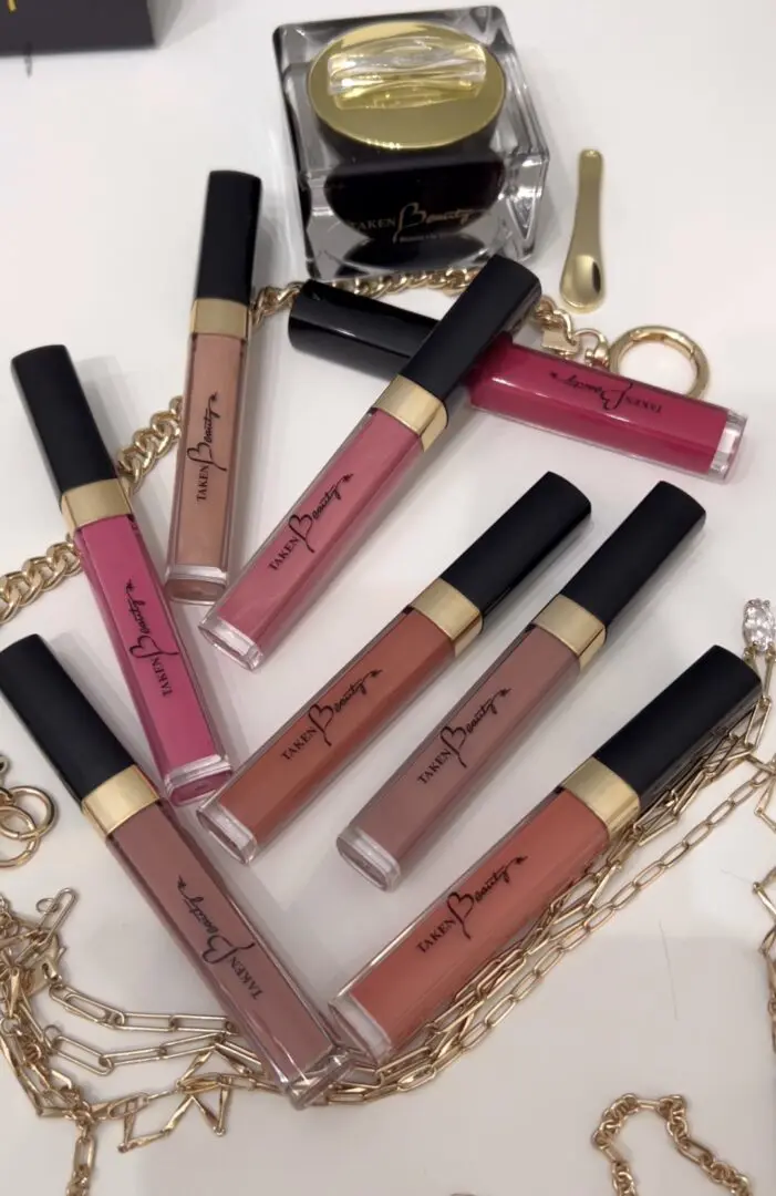 Different shades of non-sticky and shiny Lip Glosses