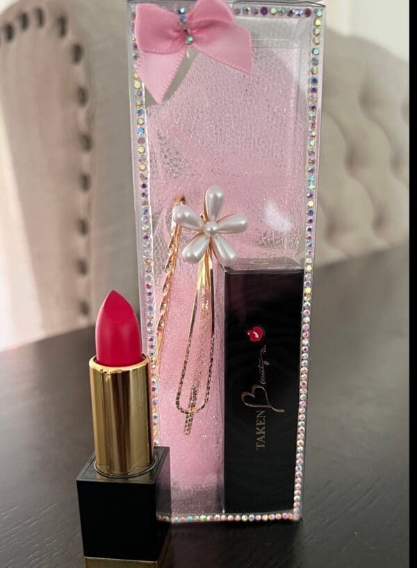 A lipstick and lip liner in a pink case.