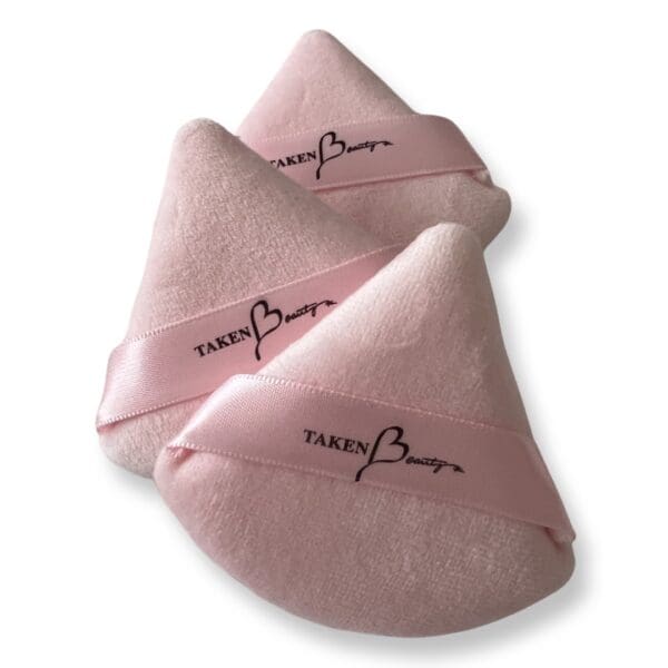 A pair of pink triangle pillows with the word " vera " on them.