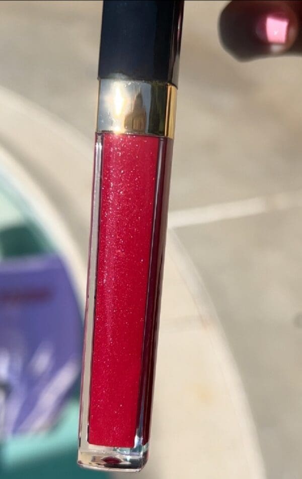 A close up of the lip liner on a red tube
